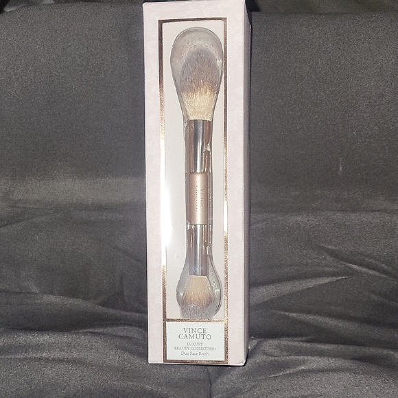 Vince Camuto Other - Vince Camuto Dual Makeup Brush